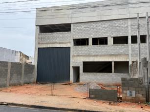 GALP&Atilde;O INDUSTRIAL NO &Eacute;DEN

LOCALIZA&Ccedil;&Atilde;O: Via&nbsp;Luiz Carlos Guerra&nbsp;&nbsp;- Jardim Azal&eacute;as - &Eacute;den

&Aacute;REA:&nbsp;Terreno: 505,75&nbsp;m&sup2; ;&Aacute;rea Constru&iacute;da: 348,47 m&sup2; &nbsp;

OBSERVA&Ccedil;&Otilde;ES: &nbsp; GALP&Atilde;O: - Com &aacute;rea industrial de aproximadamente 224 m&sup2;; P&eacute; direito:&nbsp;6 metros. &nbsp;ESCRIT&Oacute;RIOS: Piso Superior:&nbsp;Escrit&oacute;rio de 30,07&nbsp;m&sup2;, banheiro, mais uma &aacute;rea de 30,20&nbsp;m&sup2; com p&eacute; direito baixo para uso como arquivo morto ou escrit&oacute;rio; Piso Inferior:&nbsp;Recep&ccedil;&atilde;o com 30,57 m&sup2;, com 2&nbsp;banheiros (masculino e feminino)&nbsp;com acesso para cadeirantes. &Aacute;gua e esgoto fornecimento e manuten&ccedil;&atilde;o pelo SAAE. &nbsp;

VALOR DE LOCA&Ccedil;&Atilde;O:&nbsp;R$ 9.500,00

VALOR DO IPTU MENSAL:&nbsp;

VALOR DO SEGURO MENSAL (ESTIMADO):&nbsp; &nbsp;0

Pot&ecirc;ncia el&eacute;trica: 75KVA

Para agendar uma visita entre em contato por e-mail ou no n&uacute;mero

Fones: (15) 3321-0791 ou (15) 9 9782-0799

Email &ndash; adm@gmfltda.com.br.

Mais info: www.gmfltda.com.br
